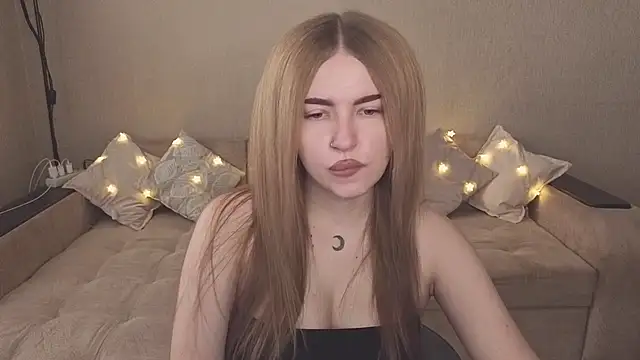 ViolettaLopez online show from 10-19-25, 09:32