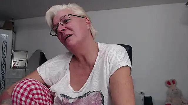 Snapshot of LaylaMilf chatting on 12-02-24, 07:38 LaylaMilf online show from 12-02-24, 07:38