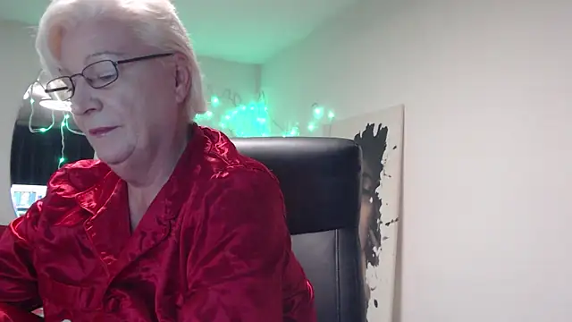 Snapshot of LaylaMilf chatting on 12-24-24, 05:55 LaylaMilf online show from 12-24-24, 05:55