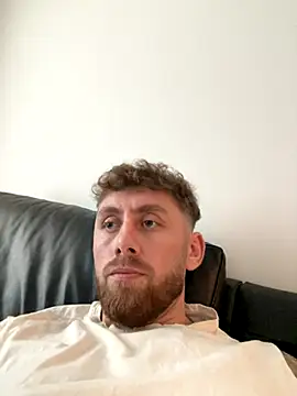 Snapshot of Cata9407 chatting on 12-02-25, 12:32 Cata9407 online show from 12-02-25, 12:32