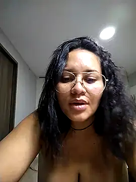 Snapshot of sharon_1 chatting on 10-05-25, 11:13 sharon 1 online show from 10-05-25, 11:13