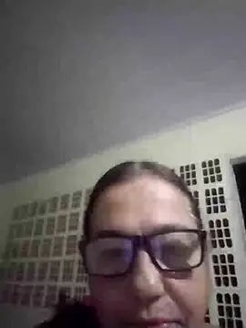 Snapshot of catdool chatting on 01-17-25, 11:18 catdool online show from 01-17-25, 11:18