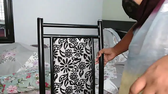 Dhiyapink online show from 12-16-25, 05:56