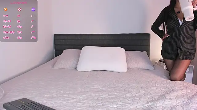 Snapshot of thinysweet chatting on 02-19-26, 12:56 thinysweet online show from 02-19-26, 12:56