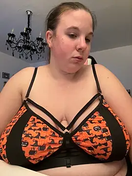 AureliaWinter online show from 10-30-25, 07:03