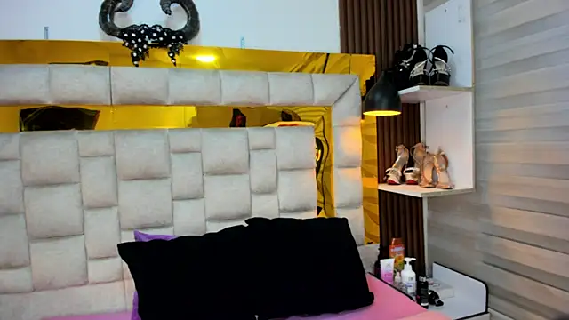 Snapshot of bigass_monic chatting on 03-19-25, 03:30 bigass monic online show from 03-19-25, 03:30