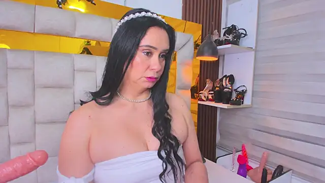 Snapshot of bigass_monic chatting on 11-06-25, 02:12 bigass monic online show from 11-06-25, 02:12