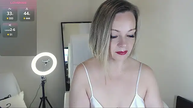 Snapshot of Tilly_Eliot chatting on 01-27-25, 04:22 Tilly Eliot online show from 01-27-25, 04:22