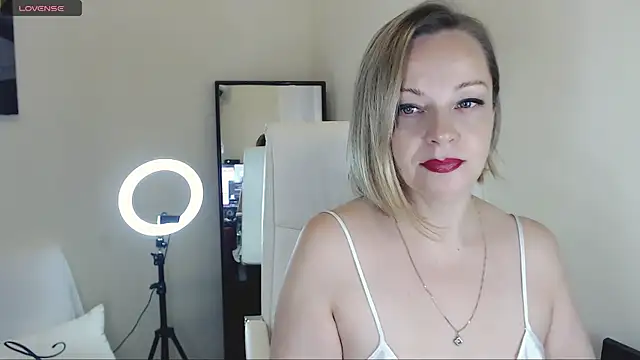 Snapshot of Tilly_Eliot chatting on 02-03-25, 04:20 Tilly Eliot online show from 02-03-25, 04:20