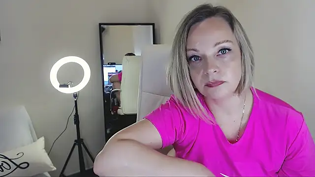 Snapshot of Tilly_Eliot chatting on 02-04-25, 02:32 Tilly Eliot online show from 02-04-25, 02:32