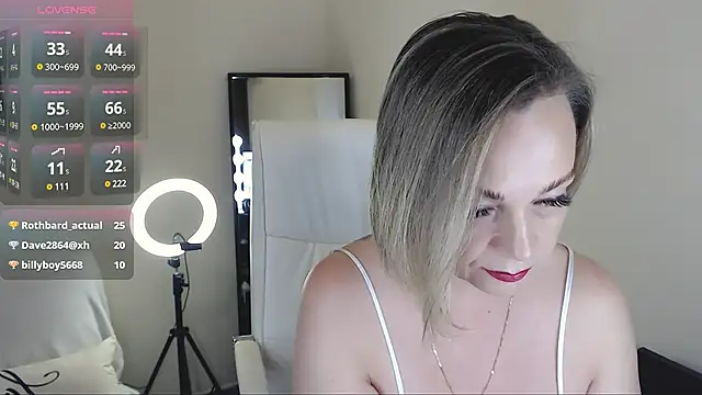 Snapshot of Tilly_Eliot chatting on 02-16-25, 09:27 Tilly Eliot online show from 02-16-25, 09:27