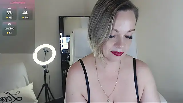 Snapshot of Tilly_Eliot chatting on 02-17-25, 09:19 Tilly Eliot online show from 02-17-25, 09:19