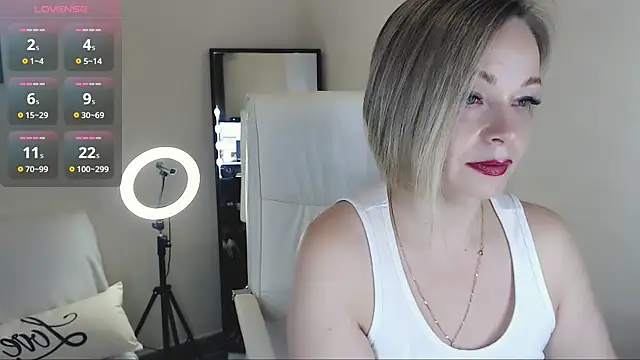 Snapshot of Tilly_Eliot chatting on 02-18-25, 04:16 Tilly Eliot online show from 02-18-25, 04:16