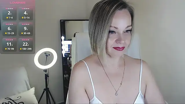 Snapshot of Tilly_Eliot chatting on 02-20-25, 04:46 Tilly Eliot online show from 02-20-25, 04:46