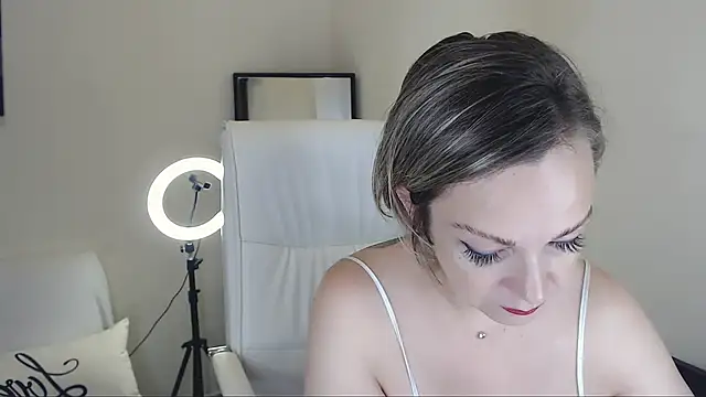 Snapshot of Tilly_Eliot chatting on 02-22-25, 02:08 Tilly Eliot online show from 02-22-25, 02:08