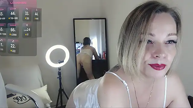 Snapshot of Tilly_Eliot chatting on 03-18-25, 12:27 Tilly Eliot online show from 03-18-25, 12:27