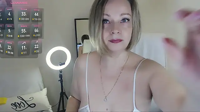 Snapshot of Tilly_Eliot chatting on 03-20-25, 02:10 Tilly Eliot online show from 03-20-25, 02:10