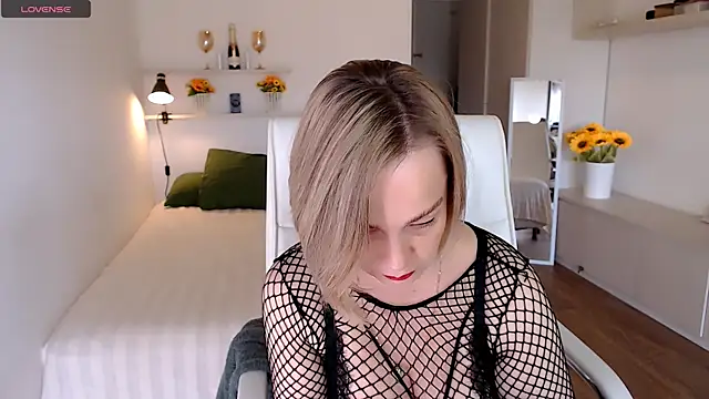 Snapshot of Tilly_Eliot chatting on 09-16-25, 07:59 Tilly Eliot online show from 09-16-25, 07:59
