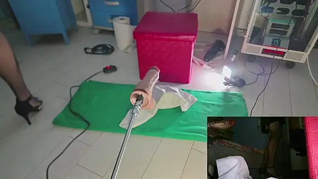 Snapshot of Sissy-Boys chatting on 01-18-25, 06:43 Sissy-Boys online show from 01-18-25, 06:43