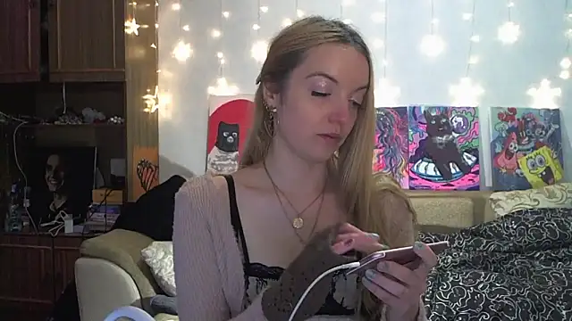 SecretSophia online show from 01-05-25, 03:43