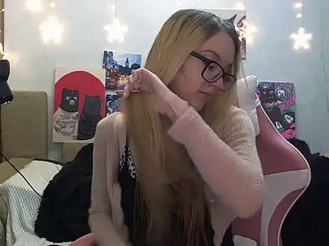 SecretSophia online show from 09-20-25, 06:42