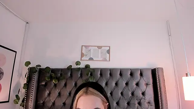 Kim Blane online show from 12-30-24, 03:47