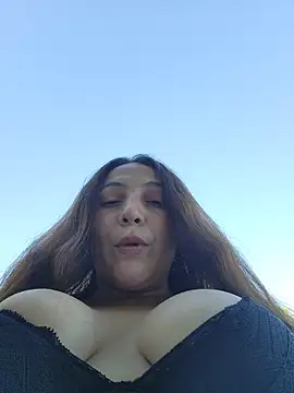 Snapshot of VickyHoult chatting on 10-24-25, 09:22 VickyHoult online show from 10-24-25, 09:22