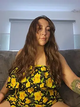 Snapshot of VickyHoult chatting on 12-17-25, 08:04 VickyHoult online show from 12-17-25, 08:04