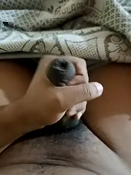 Snapshot of Deluxe_dick chatting on 10-17-25, 01:14 Deluxe dick online show from 10-17-25, 01:14