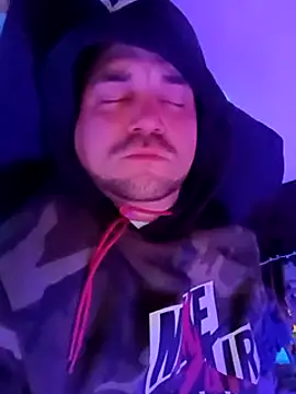 Snapshot of Jewfish420 chatting on 03-17-25, 04:40 Jewfish420 online show from 03-17-25, 04:40