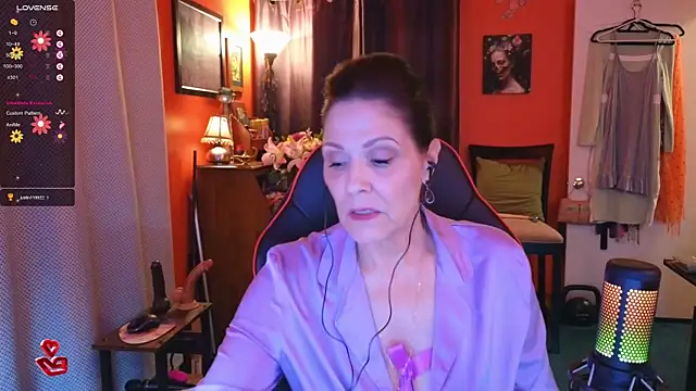 Snapshot of Good-Juju chatting on 02-09-25, 04:57 Good-Juju online show from 02-09-25, 04:57