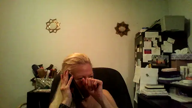 Snapshot of XTRAHORNYONE chatting on 10-11-25, 04:12 XTRAHORNYONE online show from 10-11-25, 04:12