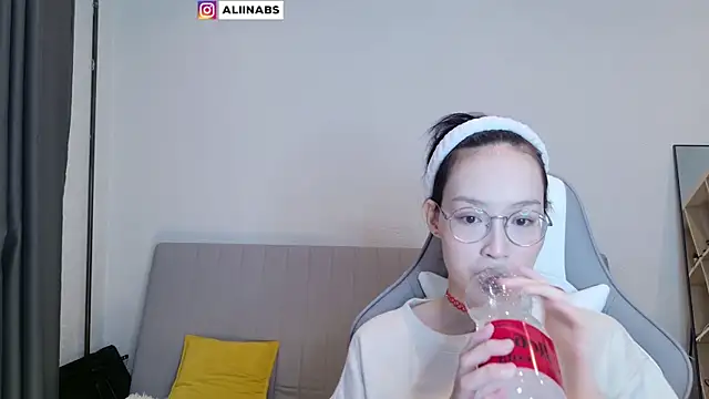 aliiiiiina online show from 02-17-25, 01:04