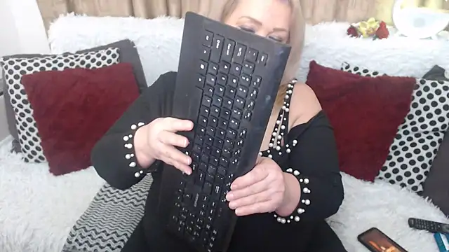 Snapshot of MsMelyssaxx chatting on 03-04-25, 05:00 MsMelyssaxx online show from 03-04-25, 05:00