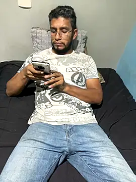 Snapshot of Darkdickhard chatting on 09-27-25, 04:17 Darkdickhard online show from 09-27-25, 04:17