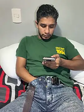 Snapshot of Darkdickhard chatting on 10-17-25, 03:20 Darkdickhard online show from 10-17-25, 03:20