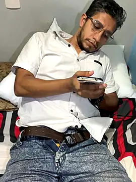 Snapshot of Darkdickhard chatting on 10-21-25, 03:29 Darkdickhard online show from 10-21-25, 03:29