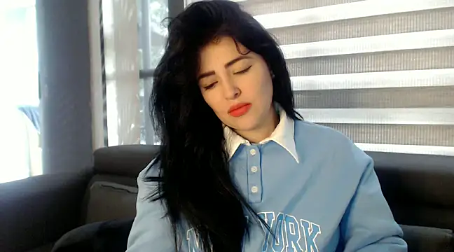 Snapshot of Aleska__Bell chatting on 02-04-25, 01:27 Aleska  Bell online show from 02-04-25, 01:27