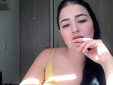 Snapshot of Aleska__Bell chatting on 09-23-25, 02:53 Aleska  Bell online show from 09-23-25, 02:53