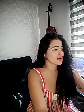 Snapshot of Aleska__Bell chatting on 09-29-25, 02:33 Aleska  Bell online show from 09-29-25, 02:33