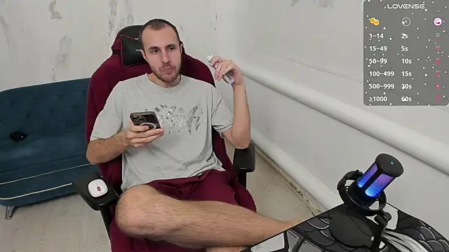 Snapshot of Raamoss chatting on 12-25-24, 07:14 Raamoss online show from 12-25-24, 07:14