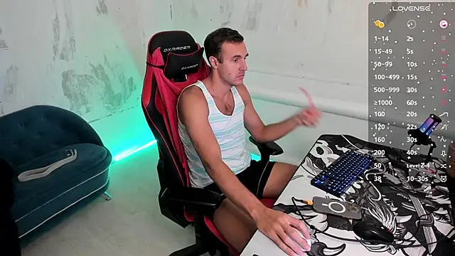 Snapshot of Raamoss chatting on 03-21-25, 01:01 Raamoss online show from 03-21-25, 01:01