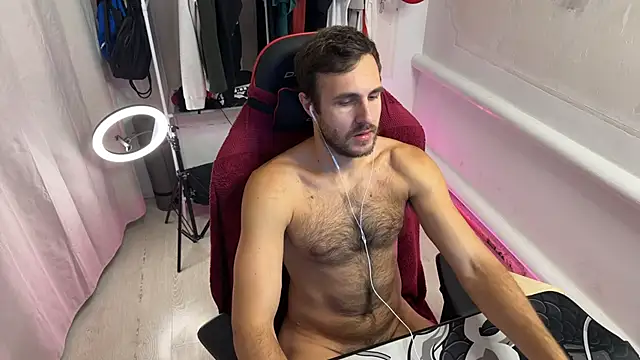 Snapshot of Raamoss chatting on 10-13-25, 11:10 Raamoss online show from 10-13-25, 11:10