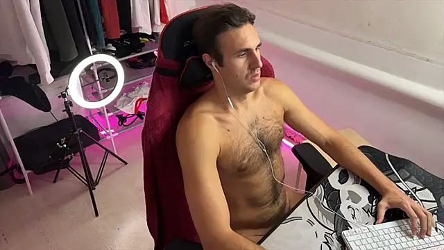 Snapshot of Raamoss chatting on 10-15-25, 10:43 Raamoss online show from 10-15-25, 10:43