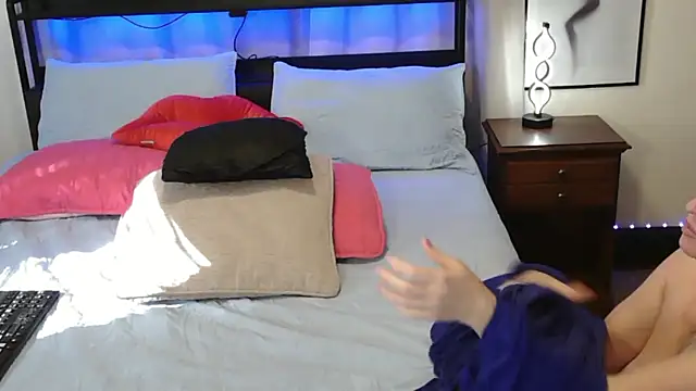 Snapshot of HollieBim chatting on 12-03-24, 06:17 HollieBim online show from 12-03-24, 06:17