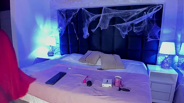 Snapshot of Maddysex_ chatting on 10-20-25, 11:43 Maddysex online show from 10-20-25, 11:43