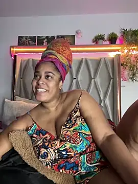 Snapshot of africa_xxx chatting on 02-08-25, 01:22 africa xxx online show from 02-08-25, 01:22