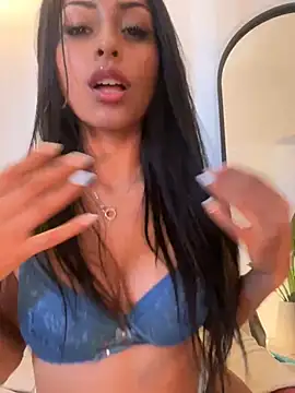 Snapshot of sweetAli_ chatting on 02-01-25, 04:00 sweetAli  online show from 02-01-25, 04:00