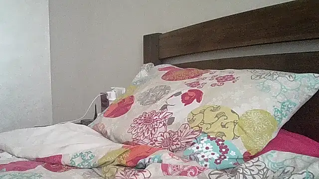 JulianaGold1 online show from 09-10-25, 10:26