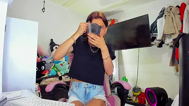 Snapshot of Lawrncesofiets chatting on 10-29-25, 07:37 Lawrncesofiets online show from 10-29-25, 07:37